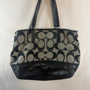 Coach Hampton Signature Logo Black and Gray Shoulder Bag Purse M1173-19354